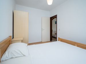 18742036-Ferienwohnung-6-Biograd Na Moru-300x225-5