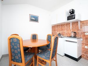 18750480-Ferienwohnung-7-Biograd Na Moru-300x225-2