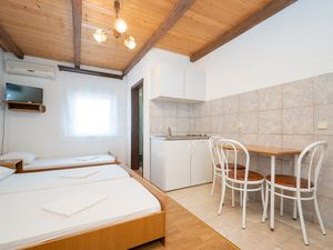 18744206-Ferienwohnung-3-Biograd Na Moru-300x225-1