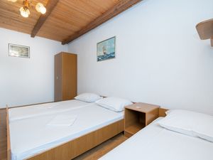 18744206-Ferienwohnung-3-Biograd Na Moru-300x225-4