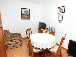 19127298-Ferienwohnung-4-Biograd Na Moru-300x225-1