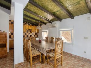 23500352-Ferienwohnung-8-Biograd Na Moru-300x225-4