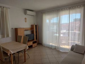 23582074-Ferienwohnung-4-Biograd Na Moru-300x225-1