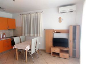 23582074-Ferienwohnung-4-Biograd Na Moru-300x225-3