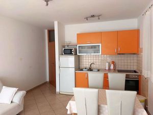 23582074-Ferienwohnung-4-Biograd Na Moru-300x225-5