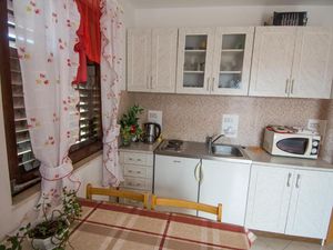 23645001-Ferienwohnung-4-Biograd Na Moru-300x225-3