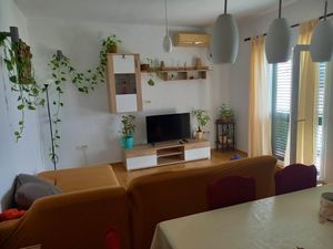 23660464-Ferienwohnung-4-Biograd Na Moru-300x225-1