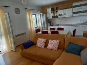 23660464-Ferienwohnung-4-Biograd Na Moru-300x225-2