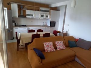 23660464-Ferienwohnung-4-Biograd Na Moru-300x225-3