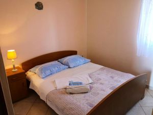 24015840-Ferienwohnung-4-Biograd Na Moru-300x225-3