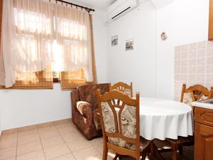 23928785-Ferienwohnung-2-Biograd Na Moru-300x225-1