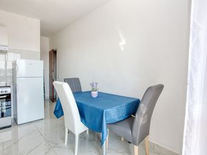 23933165-Ferienwohnung-3-Biograd Na Moru-300x225-1