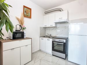 23933165-Ferienwohnung-3-Biograd Na Moru-300x225-4