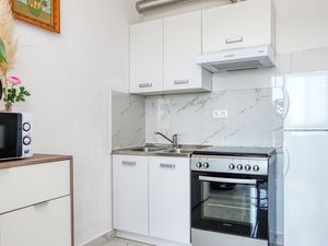 23933165-Ferienwohnung-3-Biograd Na Moru-300x225-5