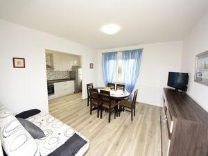 23928777-Ferienwohnung-4-Biograd Na Moru-300x225-1