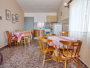 23933893-Ferienwohnung-6-Biograd Na Moru-300x225-3