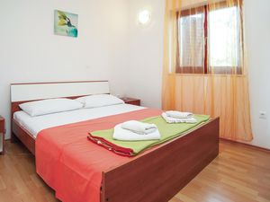 23730089-Ferienwohnung-4-Biograd Na Moru-300x225-5