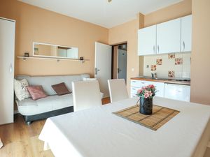 23995372-Ferienwohnung-4-Biograd Na Moru-300x225-1