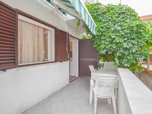 24033868-Ferienwohnung-3-Biograd Na Moru-300x225-1