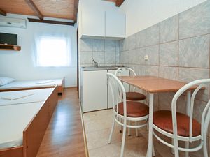 18744206-Ferienwohnung-3-Biograd Na Moru-300x225-2