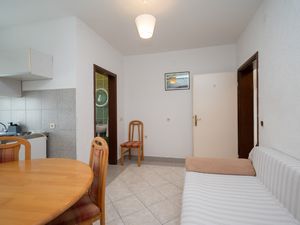 18742036-Ferienwohnung-6-Biograd Na Moru-300x225-2