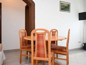 18742036-Ferienwohnung-6-Biograd Na Moru-300x225-5