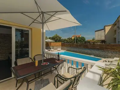 Poolblick Wohnung in Biograd na Moru für 6 Personen & Hund