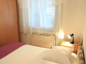 24044541-Ferienwohnung-4-Biograd Na Moru-300x225-4