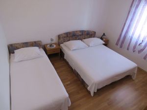 24045192-Ferienwohnung-5-Biograd Na Moru-300x225-2