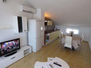 24045196-Ferienwohnung-5-Biograd Na Moru-300x225-2