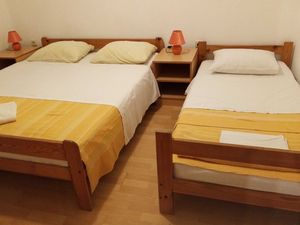 24058763-Ferienwohnung-6-Biograd Na Moru-300x225-4