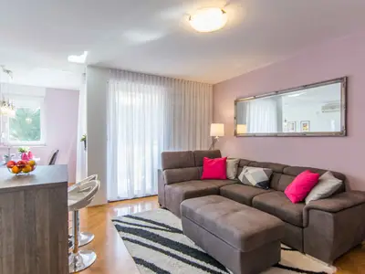 Ferienwohnung für 4 Personen (54 m²) in Biograd Na Moru 6/10