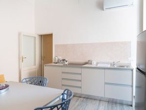 23973571-Ferienwohnung-4-Bisceglie-300x225-4