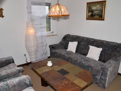 Wohnzimmer mit ausziehbarem Schlafsofa
