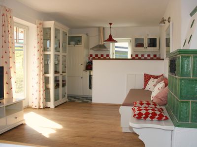 Wohnbereich mit optisch abgetrennter Küche