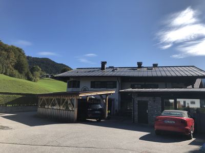 Parkplatz und Carport