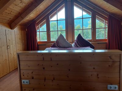 Schlafzimmer mit Panoramafenster