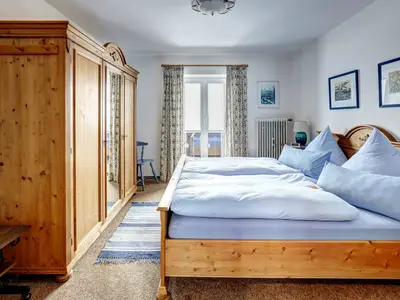 Schlafzimmer mit Doppelbett