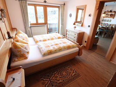 Schlafzimmer mit Blick in Essbereich