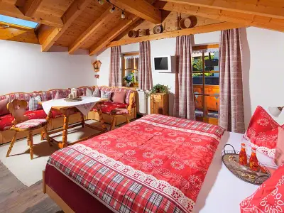 Schlafzimmer mit Sitzecke Fewo Watzmann