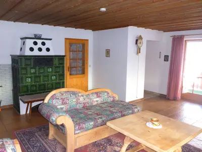 gemütliche Stube mit Kachelofen