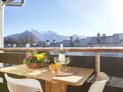 Balkon mit Ausblick auf Göll, Jenner und Watzmann