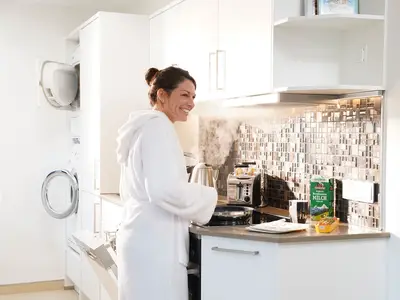 komplett eingerichtete Küche