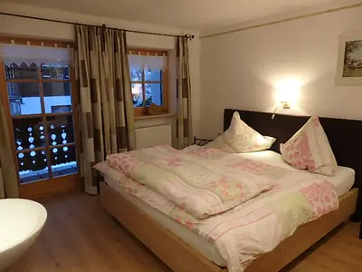 Schlafzimmer 1
