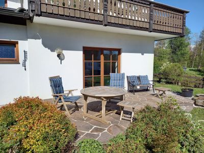 Terrasse mit Blick in den Garten