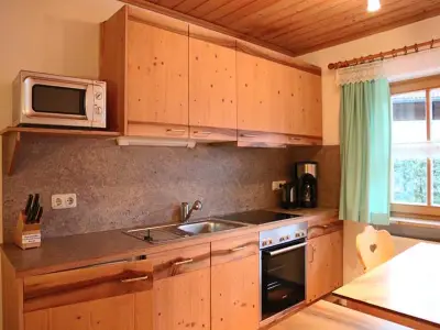 Gut ausgestattete Küche