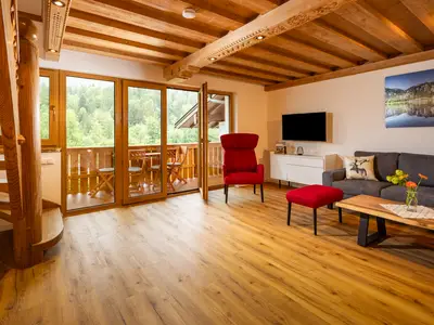 Wohnzimmer mit Balkon