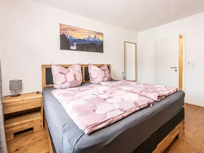 Schlafzimmer 1
