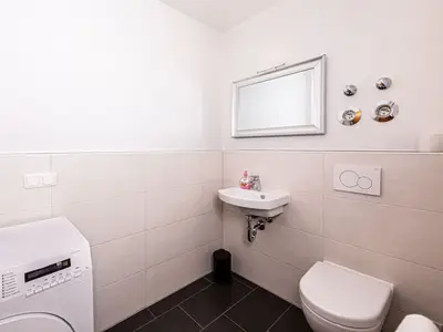 Separates WC mit Waschbecken Fewo Leni