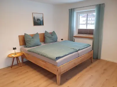 Schlafzimmer 1 Ferienwohnung Göllblick